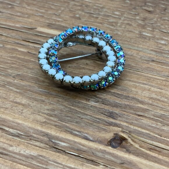 Aurora Borealis Rhinestone White Glass Vintage Infinity Brooch - Picture 5 of 6